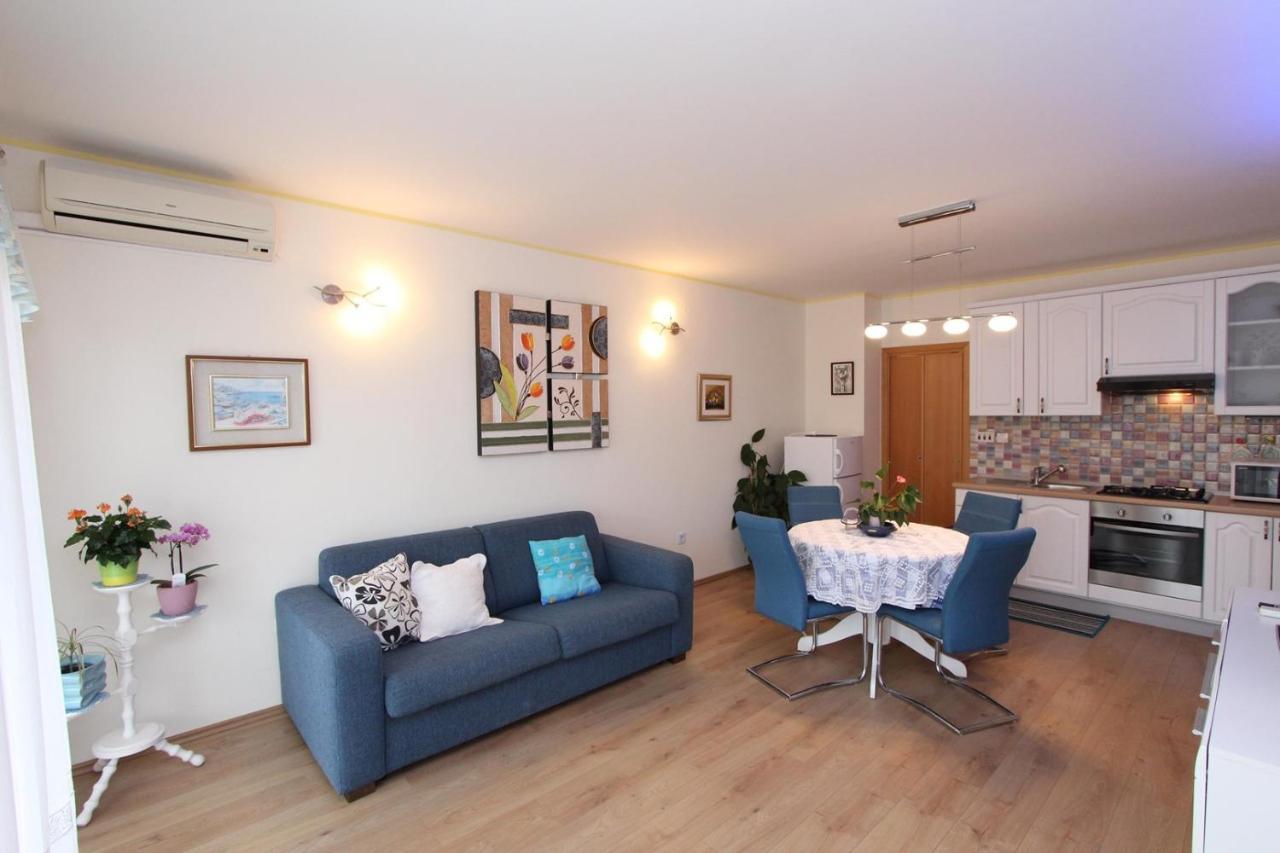 Apartments Daria 로비니 외부 사진