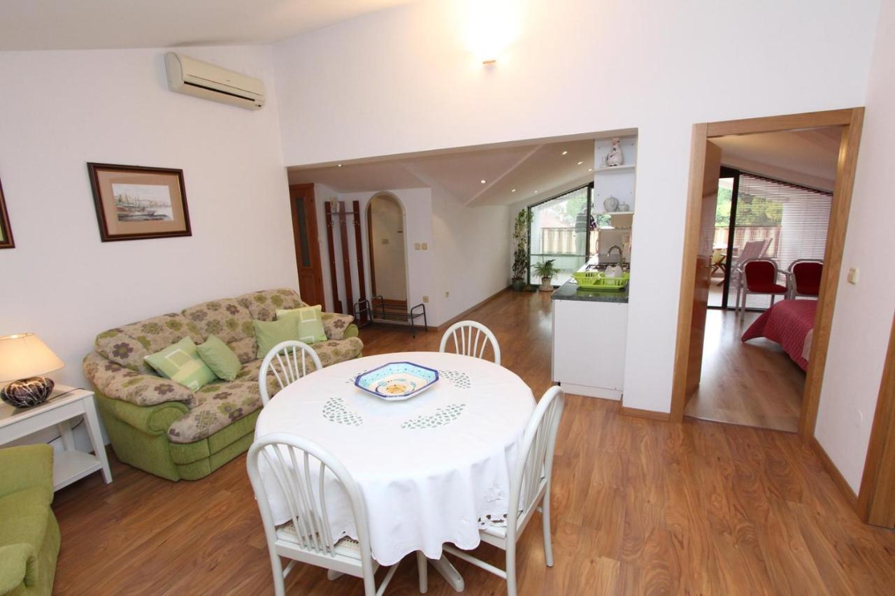 Apartments Daria 로비니 외부 사진