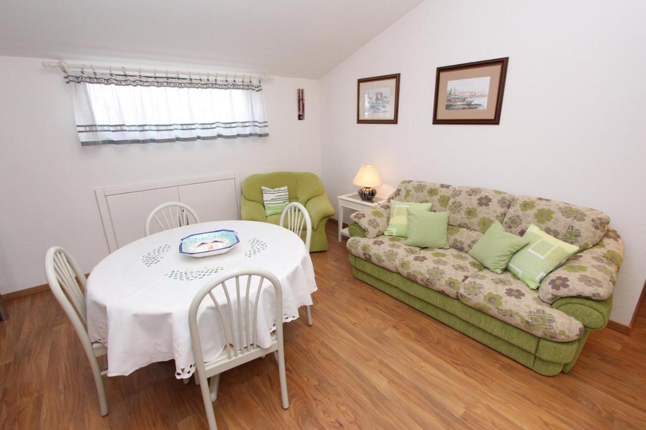 Apartments Daria 로비니 외부 사진