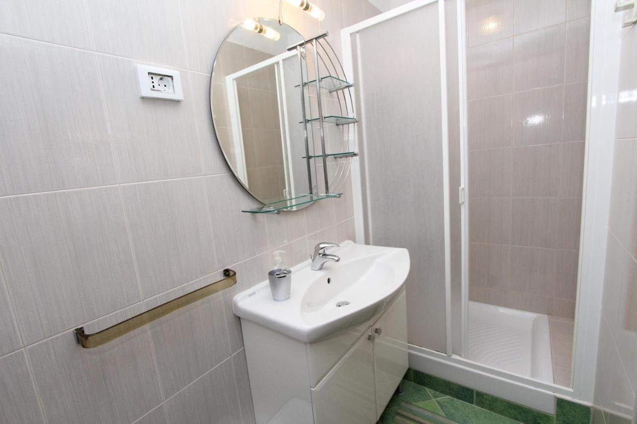 Apartments Daria 로비니 외부 사진